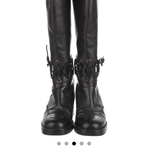 Chanel interlocking CC cut out leather lace up boot - Picture 5 of 16